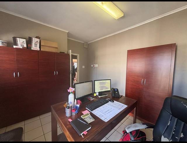 166M² OFFICE TO LET IN BO OAKDALE